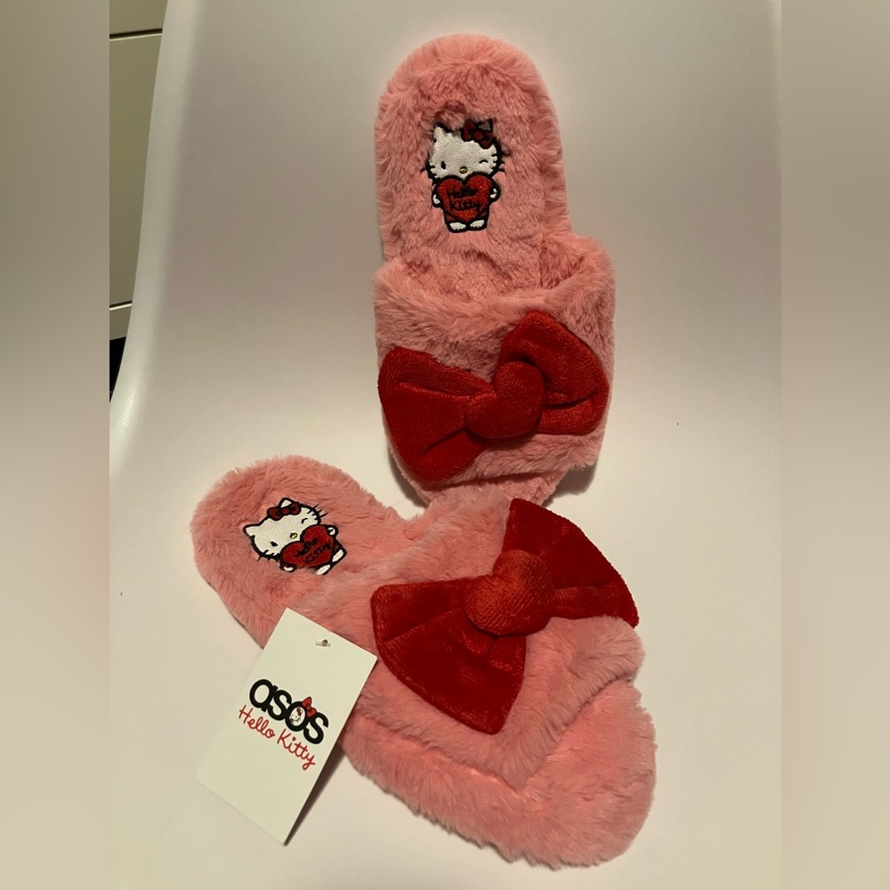 ASOS x Hello Kitty rare Pink Red bow Plush fuzzy Slippers XL 9 10